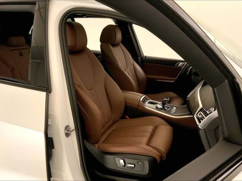 Used 2022 BMW X5 xDrive40i w/ M Sport Package AWD/4WD image 6