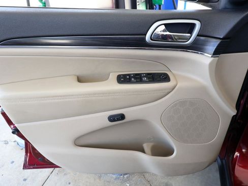 Used 2019 Jeep Grand Cherokee Limited w/ Luxury Group II image 36