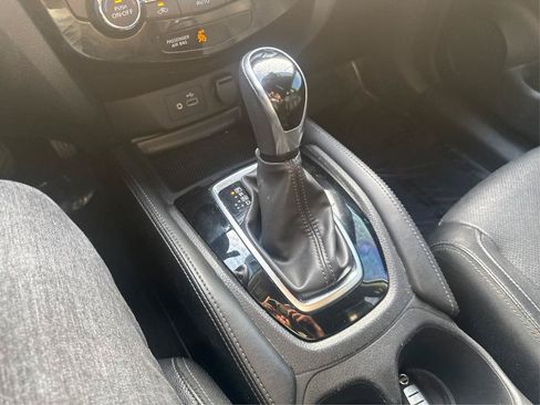 Used 2018 Nissan Rogue SL FWD image 26