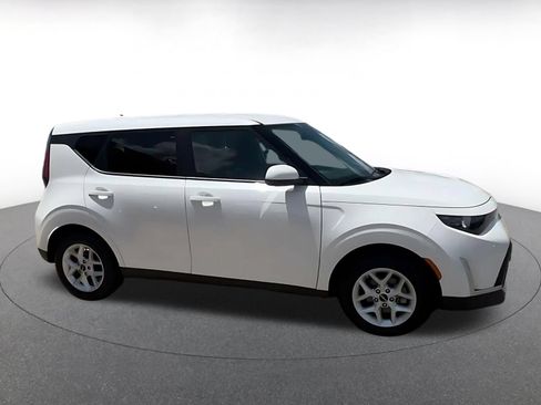 Used 2025 Kia Soul LX w/ LX Technology Package FWD image 13