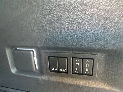 Used 2023 Chevrolet Tahoe High Country AWD/4WD image 12