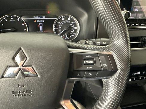 Used 2022 Mitsubishi Outlander ES image 26
