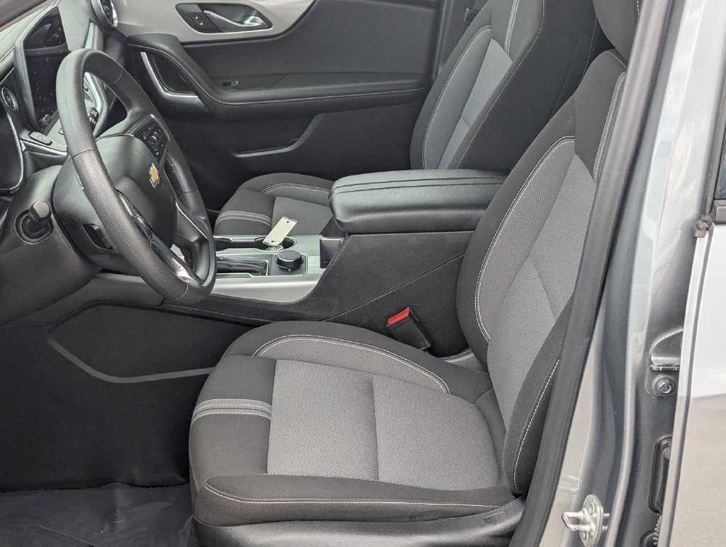 Used 2025 Chevrolet Blazer LT FWD image 15