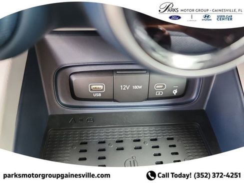 New 2025 Hyundai Venue Limited FWD image 21