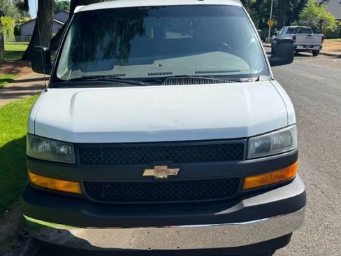 Used 2018 Chevrolet Express 2500 LS w/ Driver Convenience Package RWD image 8