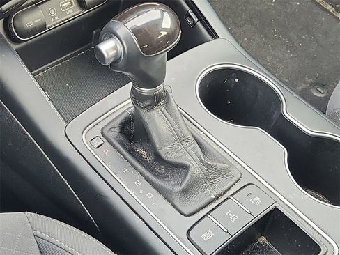 Used 2017 Kia Sorento LX w/ LX Convenience Package image 29