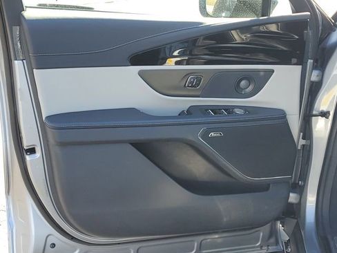 Certified 2024 Lincoln Nautilus Reserve w/ Equipment Group 202A image 9