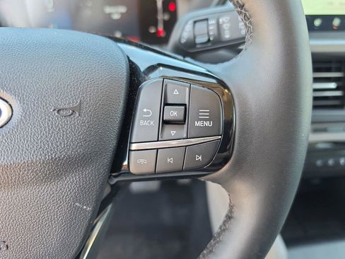 Used 2025 Ford Escape SE image 35