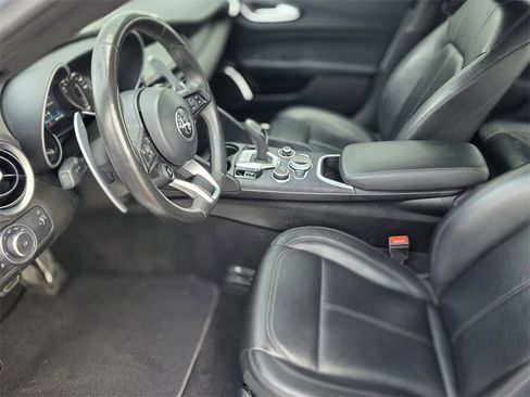 Used 2023 Alfa Romeo Giulia Sprint image 7