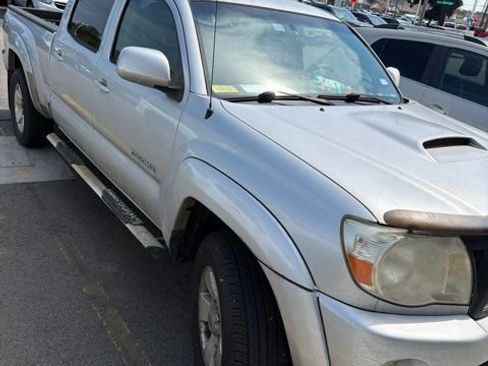 Used 2010 Toyota Tacoma PreRunner w/ TRD Sport Pkg RWD image 3