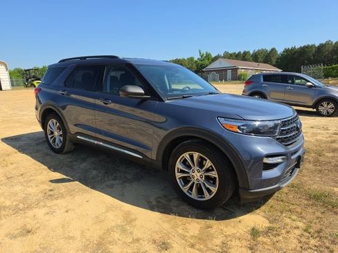 Used 2021 Ford Explorer XLT w/ Equipment Group 202A RWD image 3