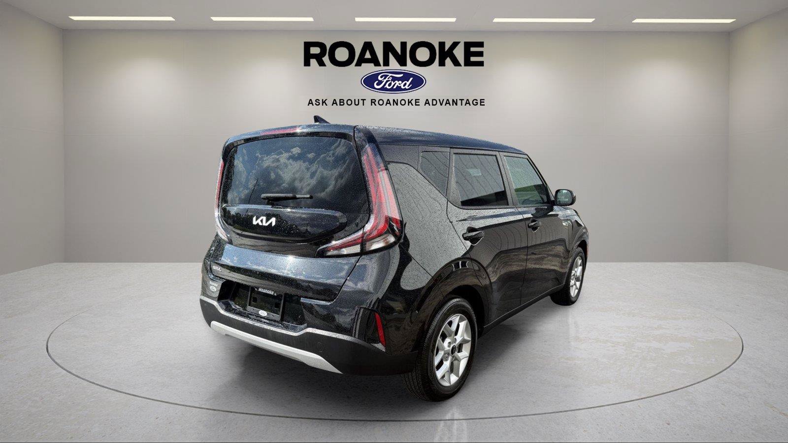 Used 2025 Kia Soul LX FWD image 6