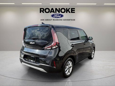 Used 2025 Kia Soul LX FWD image 6