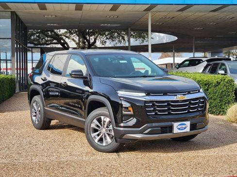 New 2026 Chevrolet Equinox LT image 2