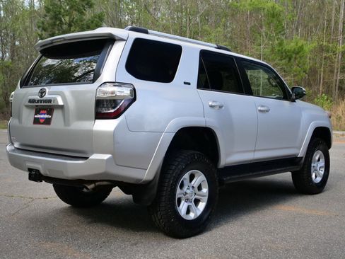Used 2020 Toyota 4Runner SR5 Premium AWD/4WD image 17