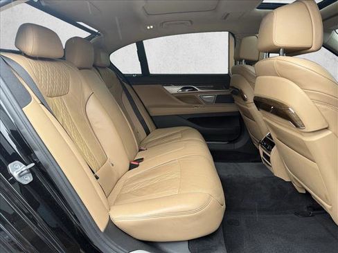 Used 2018 BMW 740e xDrive image 15