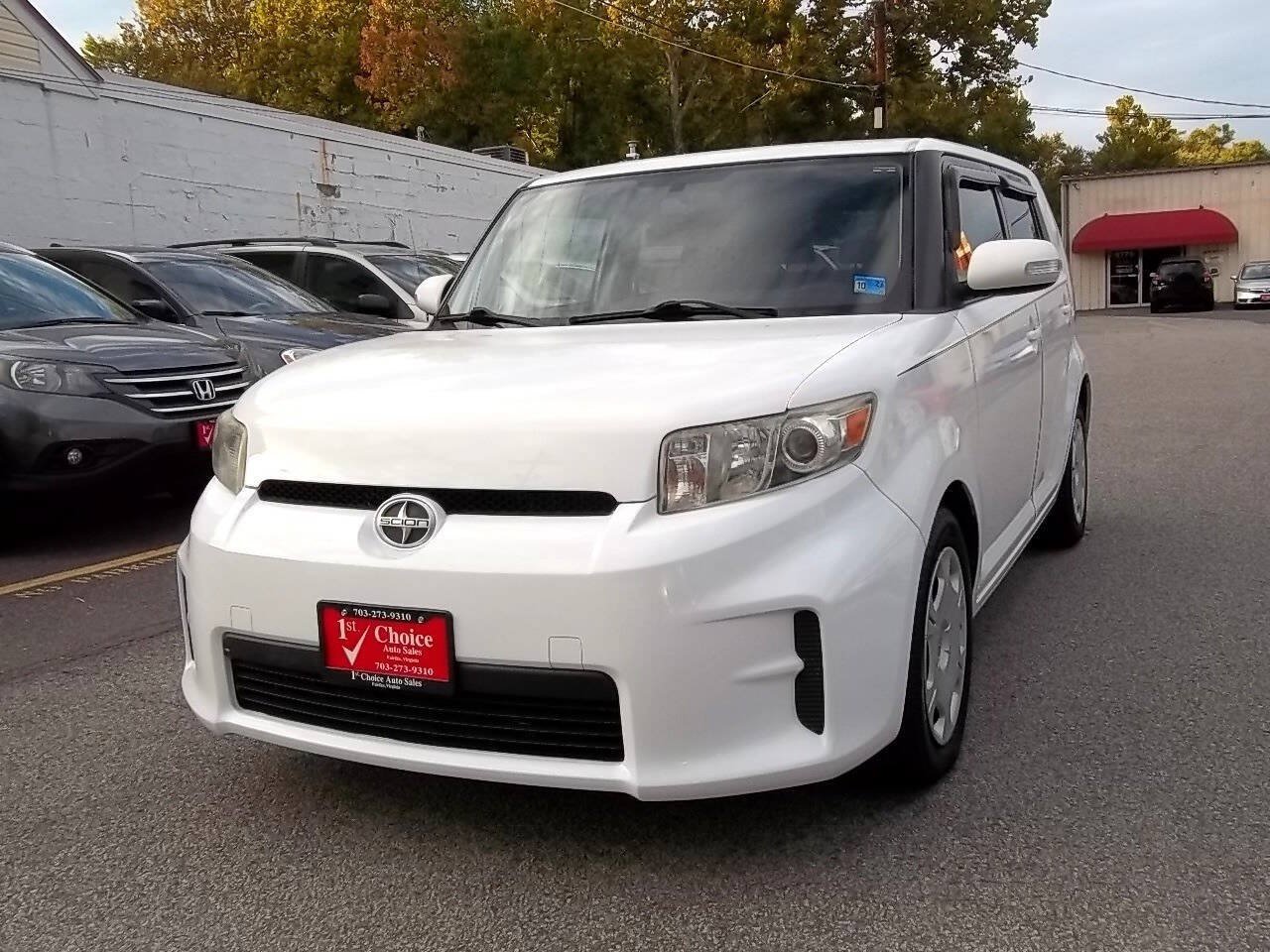 Used 2012 Scion xB FWD image 1