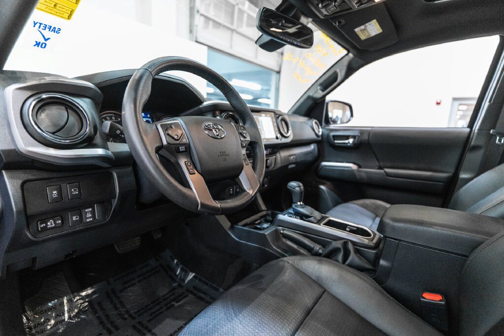Certified 2023 Toyota Tacoma TRD Off-Road w/ TRD Premium Off Road Package AWD/4WD image 4