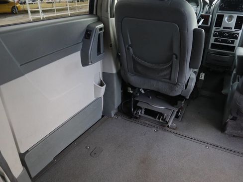 Used 2010 Chrysler Town & Country Touring image 25