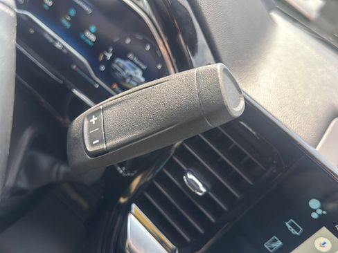 Used 2024 Chevrolet Silverado 1500 LT image 38