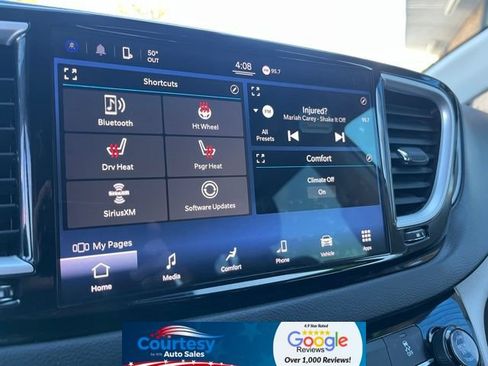 Used 2022 Chrysler Pacifica Touring-L FWD image 3
