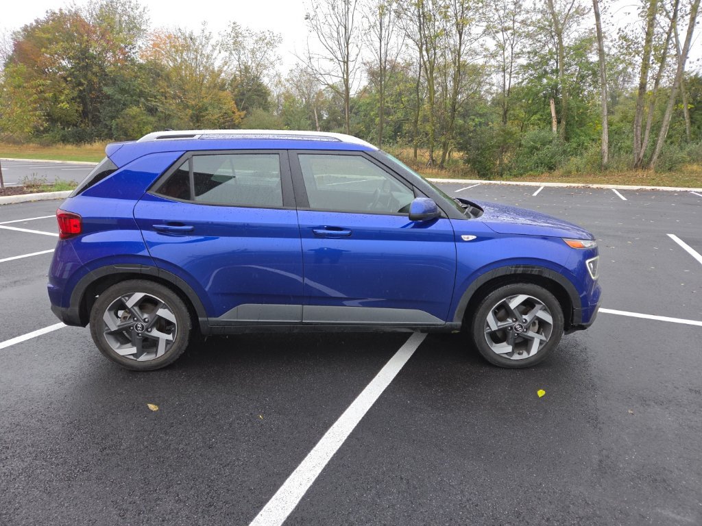 Certified 2022 Hyundai Venue Limited w/ Cargo Package FWD image 7