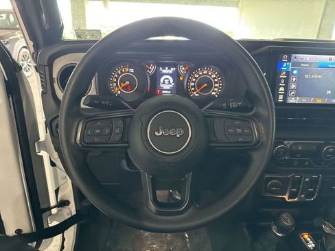 Used 2025 Jeep Gladiator Sport AWD/4WD image 14