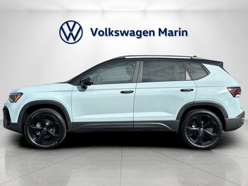 New 2026 Volkswagen Taos SE image 2
