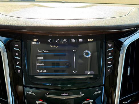 Used 2018 Cadillac Escalade Luxury AWD/4WD image 72