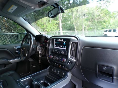 Used 2017 Chevrolet Silverado 1500 LTZ Z71 w/ LTZ Plus Package AWD/4WD image 12