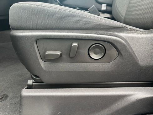 Used 2023 Chevrolet Silverado 1500 LT image 16