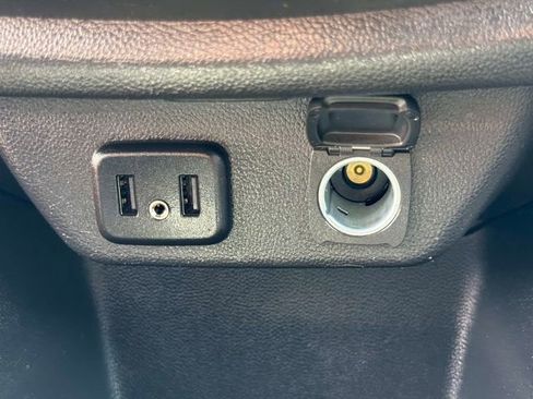 Used 2021 Chevrolet Traverse LT FWD image 32