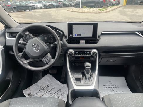 Used 2025 Toyota RAV4 XLE AWD/4WD image 10