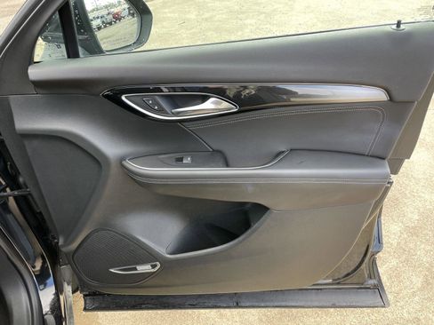 Used 2025 Buick Envision Preferred image 43