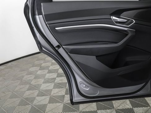 Used 2022 Audi e-tron Premium w/ Convenience Plus Package image 41