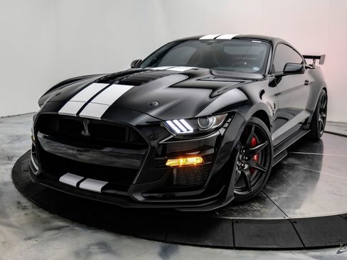 Used 2021 Ford Mustang Shelby GT500 w/ Carbon Fiber Track Pack image 5