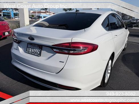 Used 2018 Ford Fusion SE w/ Fusion SE Technology Package FWD image 3