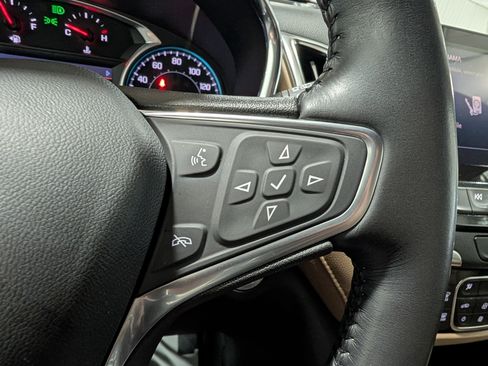 Used 2022 Chevrolet Equinox Premier AWD/4WD image 21