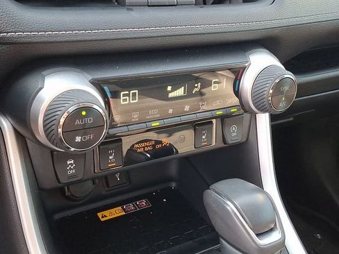 Used 2022 Toyota RAV4 XLE Premium FWD image 11