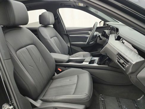 Used 2024 Audi Q8 e-tron Premium Plus w/ Premium Plus Package AWD/4WD image 19