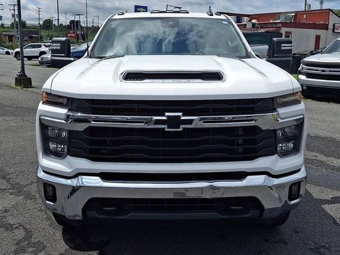 Used 2024 Chevrolet Silverado 2500 LT w/ Safety Package AWD/4WD image 2
