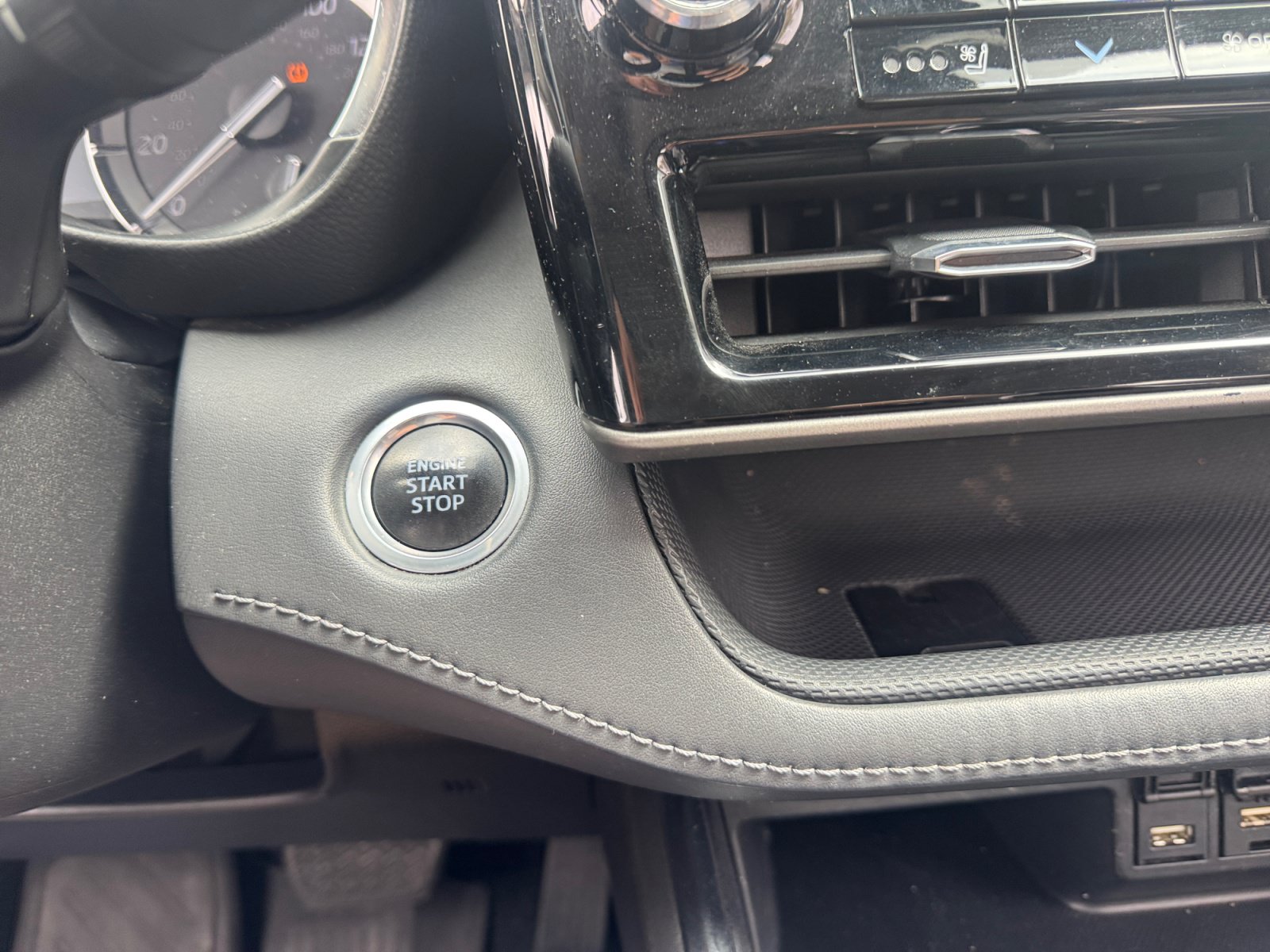 Used 2021 Toyota Highlander Limited FWD image 30