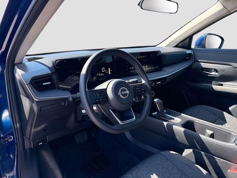 Used 2025 Nissan Kicks SV image 6