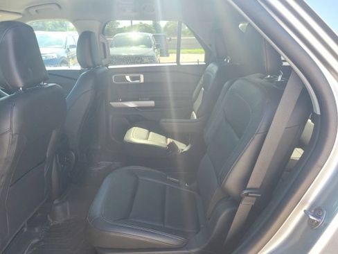 Used 2024 Ford Explorer XLT w/ Equipment Group 202A AWD/4WD image 17