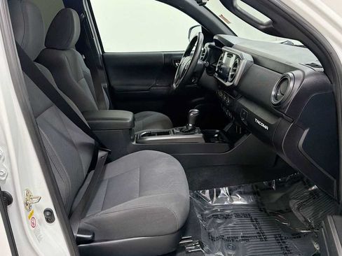 Certified 2019 Toyota Tacoma TRD Sport w/ Technology Package AWD/4WD image 29