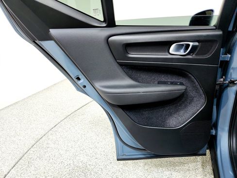 Used 2021 Volvo XC40 T5 Momentum image 20