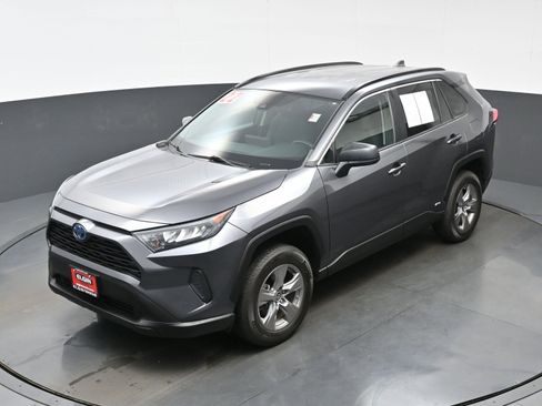 Used 2022 Toyota RAV4 LE AWD/4WD image 34