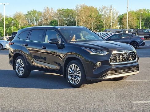 New 2026 Toyota Highlander Platinum AWD/4WD image 4
