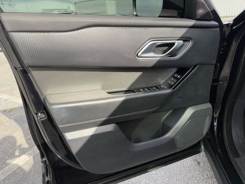 Used 2019 Land Rover Range Rover Velar S image 11