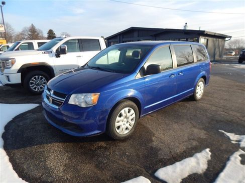 Used 2018 Dodge Grand Caravan SE w/ UConnect Hands-Free Group image 3